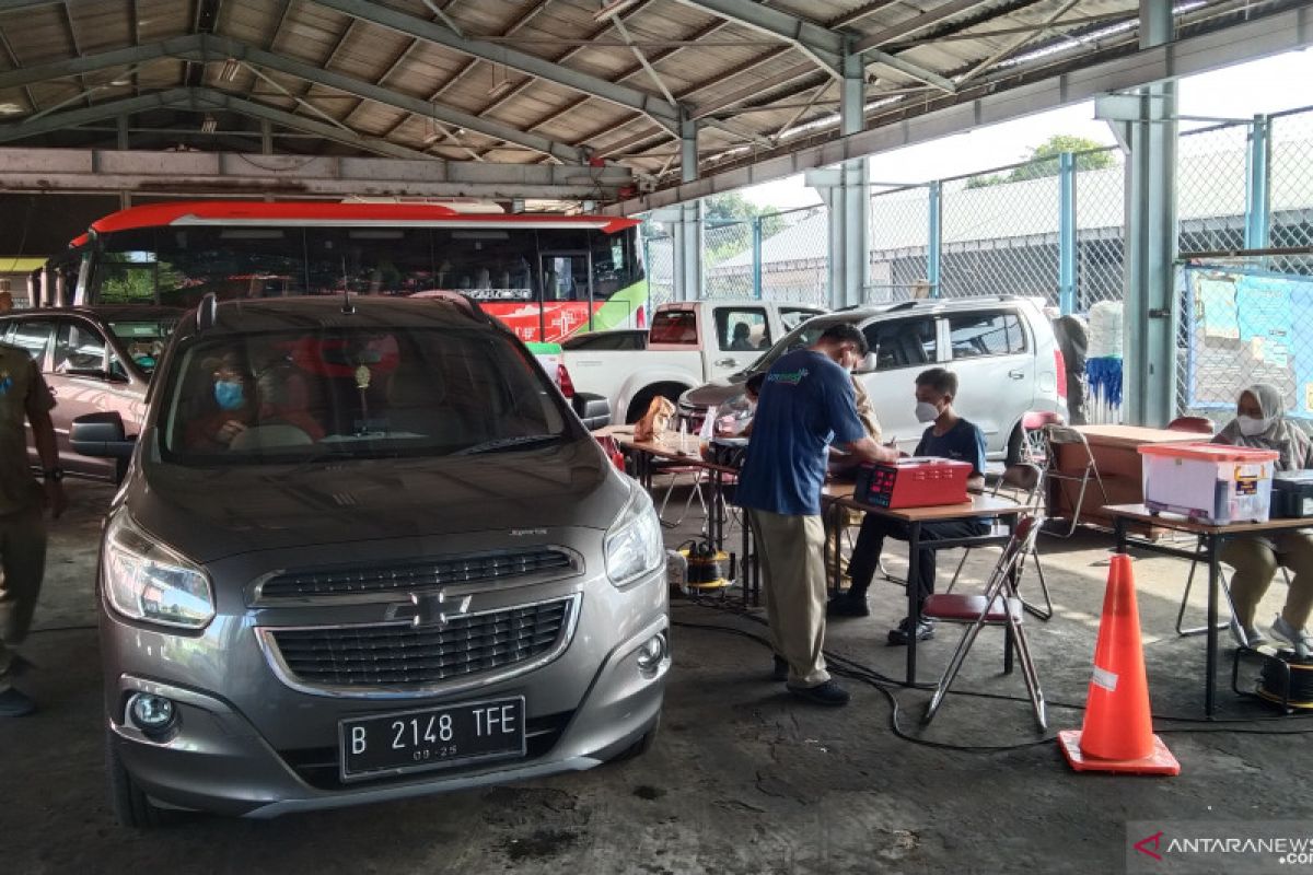Ratusan mobil ikuti uji emisi gratis di Jakarta Barat