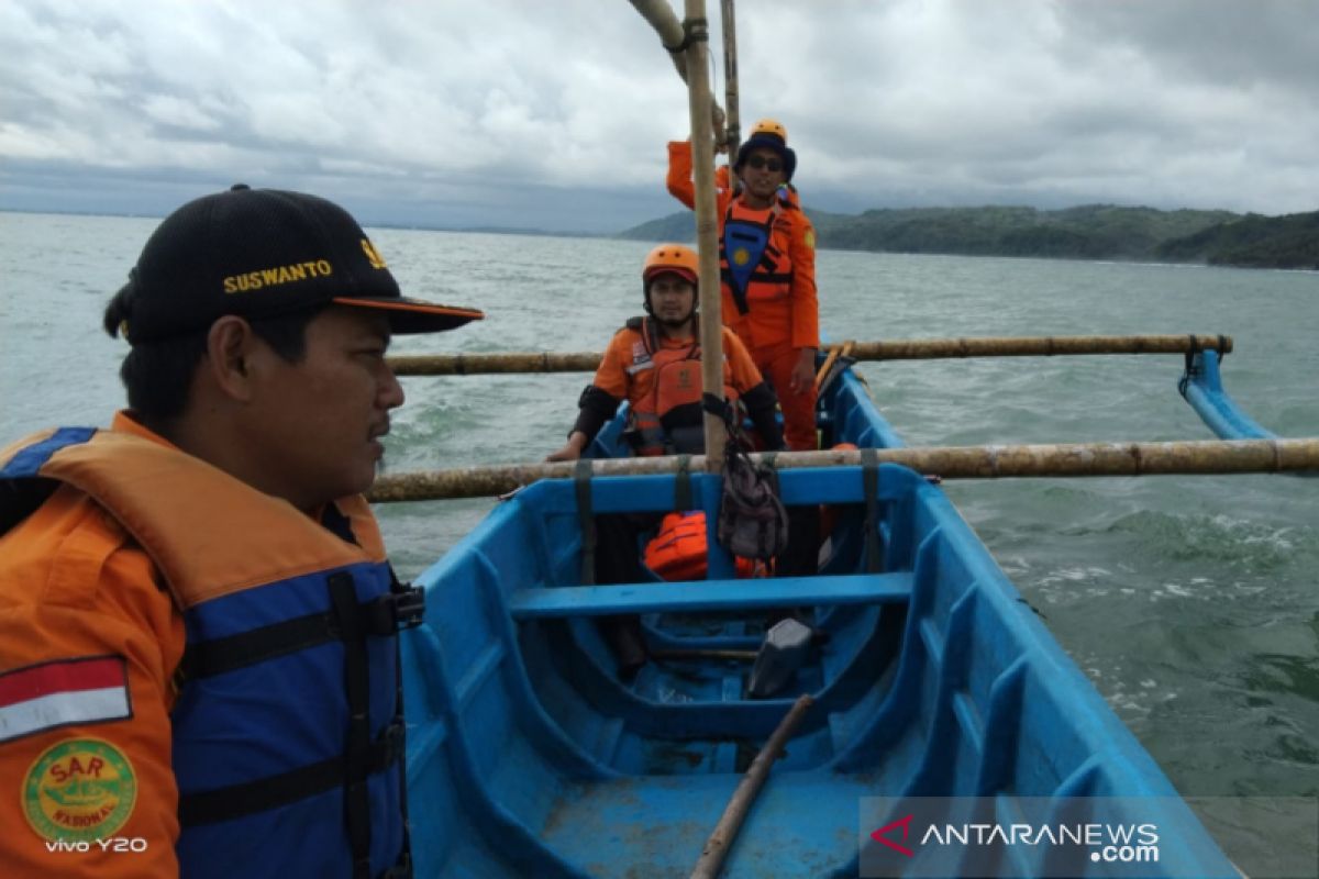 Basarnas bentuk dua tim pencarian pelajar hilang di laut Pangandaran