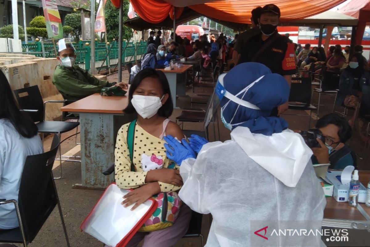 Jakarta pegs vaccination target for children aged 6-11 at 900,000