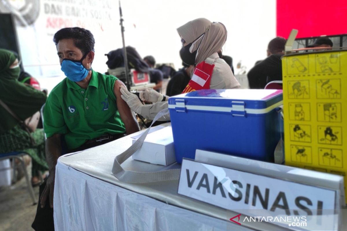 Pemkot Makassar targetkan capaian vaksinansi 75 persen saat perayaan HUT