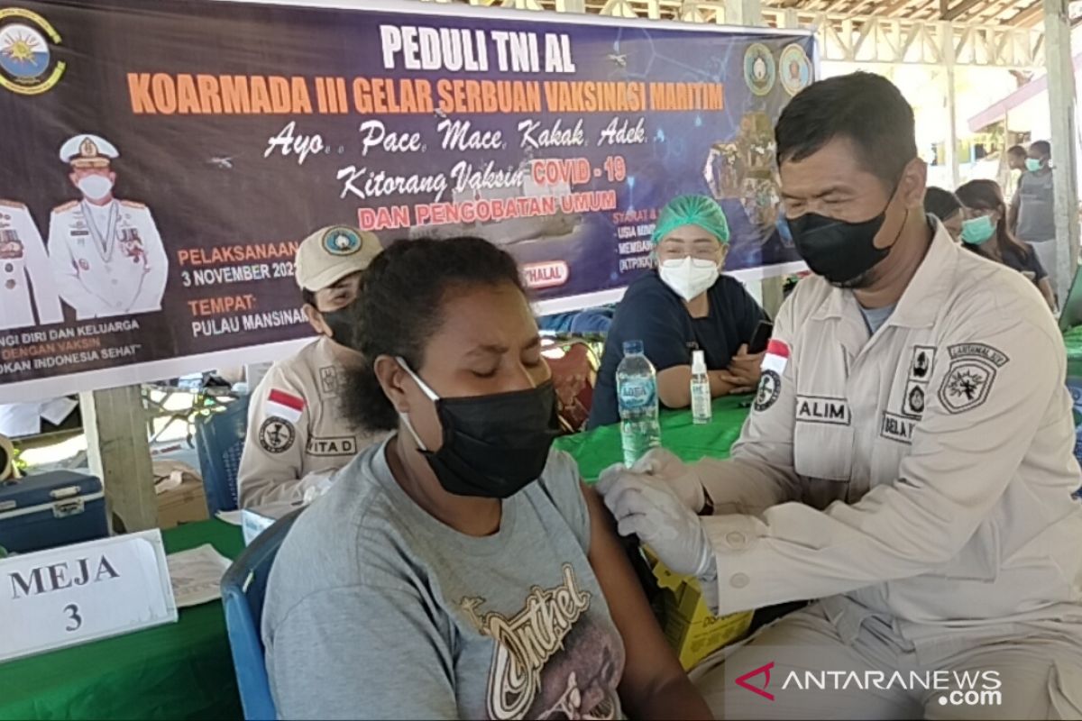 Masyarakat pulau Mansinam antusias ikuti serbuan Vaksinasi TNI AL