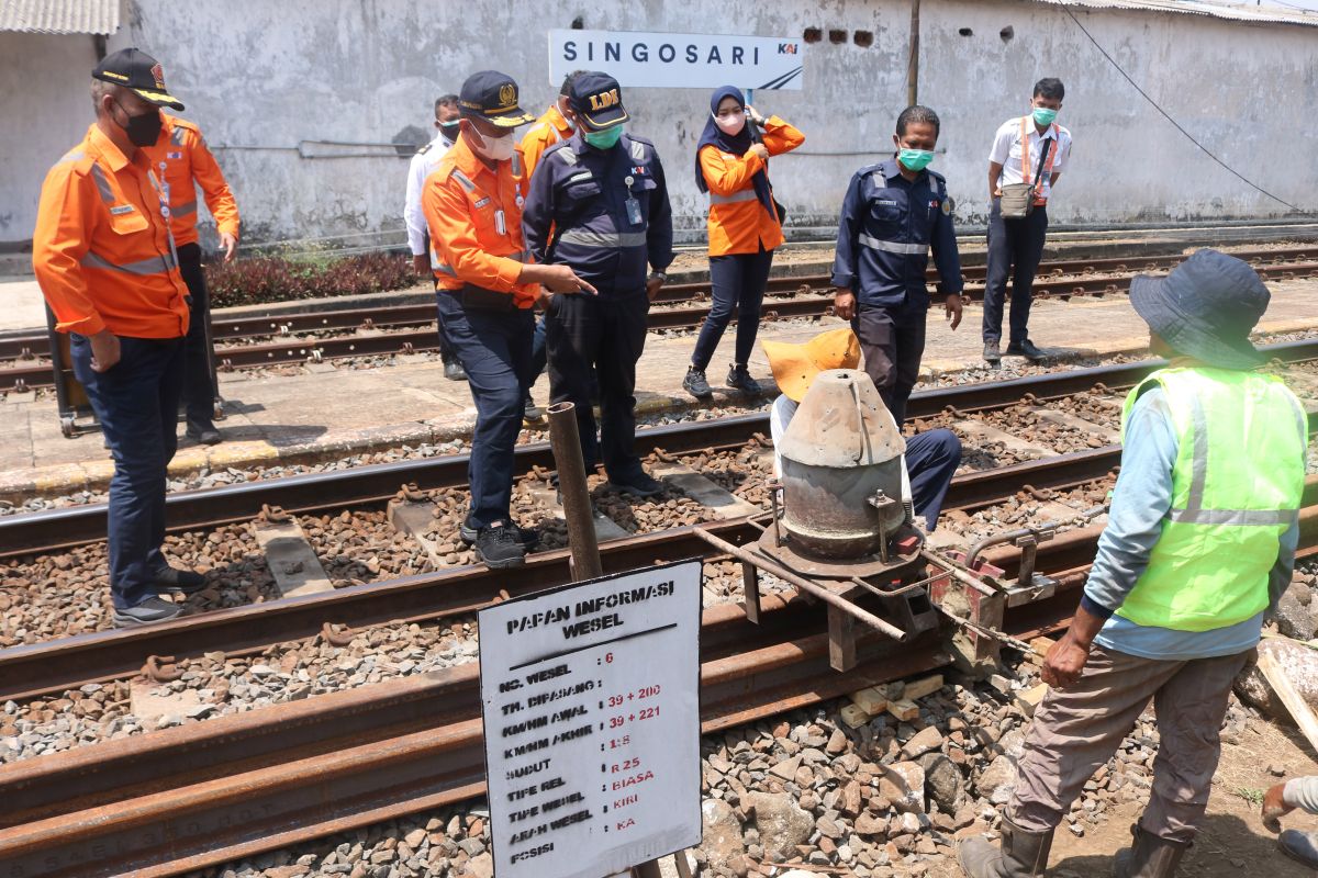 KAI Daop Surabaya cek jalur Malang-Bangil waspadai musim hujan