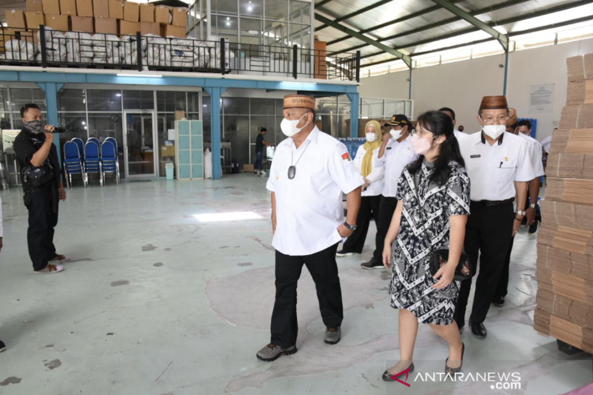 Gubernur Gorontalo minta seluruh pemda gunakan air kemasan lokal