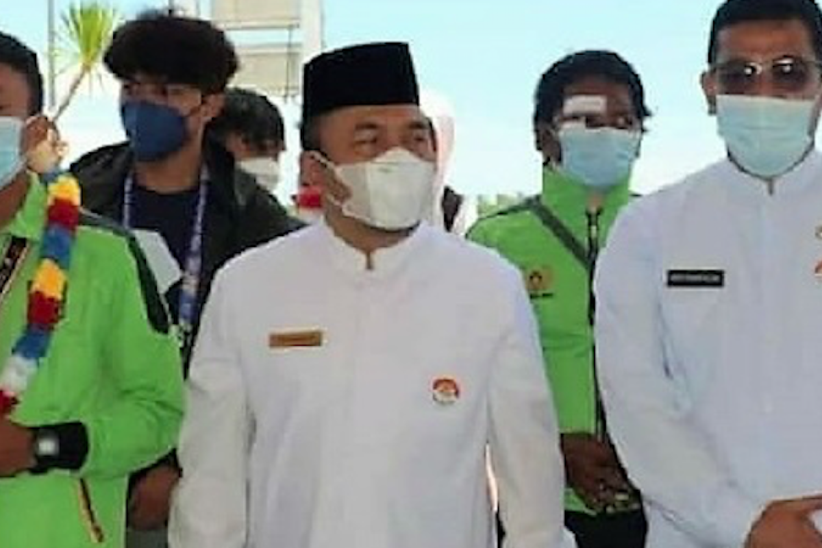 Sekda dan Kadispora Sumbar jemput rombongan kepulangan atlet PON Papua kloter II di BIM