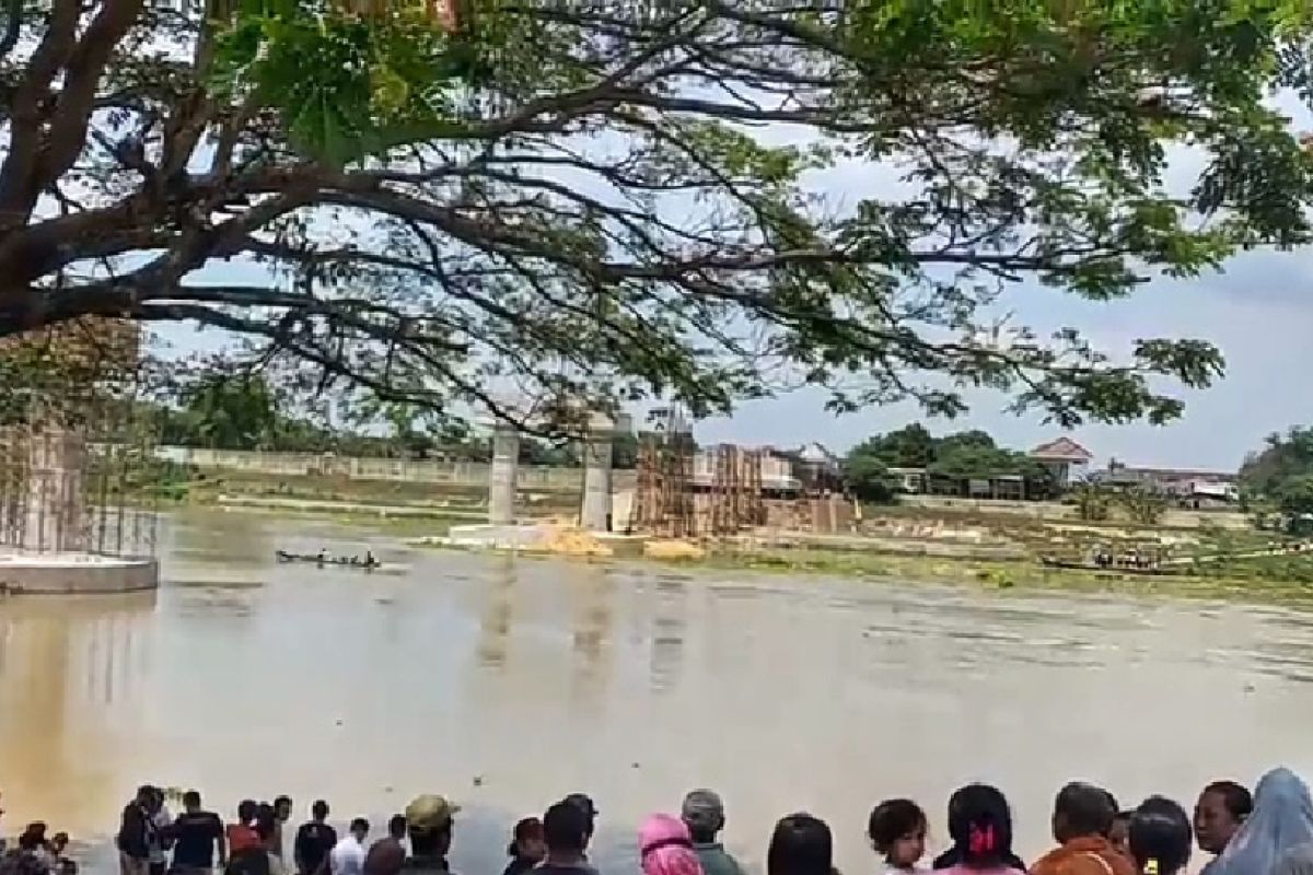 Perahu terbalik, penumpang dalam pencarian