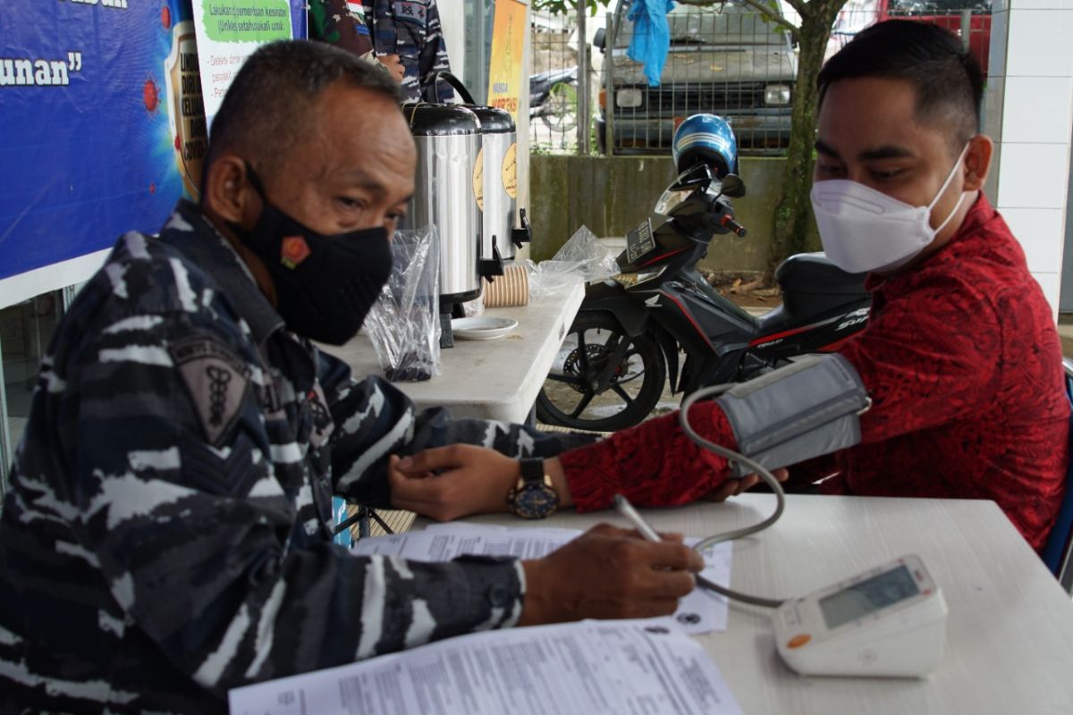 Lantamal Pontianak gelar vaksinasi maritim untuk masyarakat