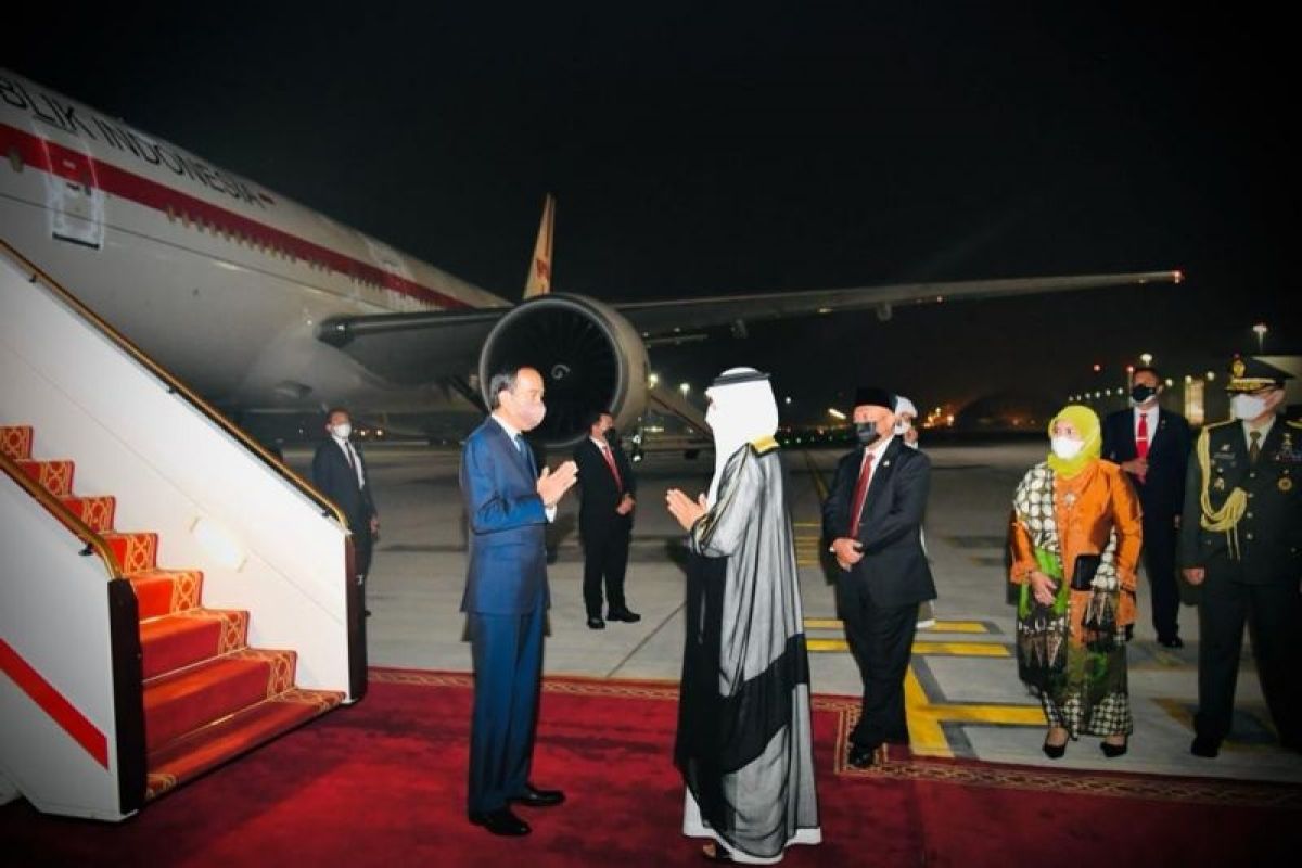 Presiden Joko Widodo tiba di Abu Dhabi, Persatuan Emirat Arab