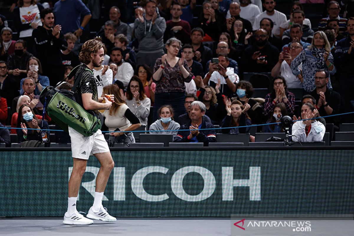 Tsitsipas mundur dari Paris Masters, Sinner kalah