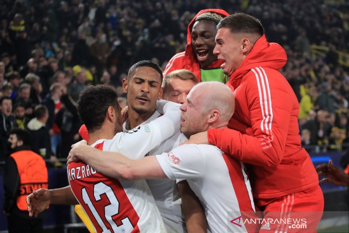 Bangkit hantam 10 pemain Dortmund, Ajax juarai Grup C