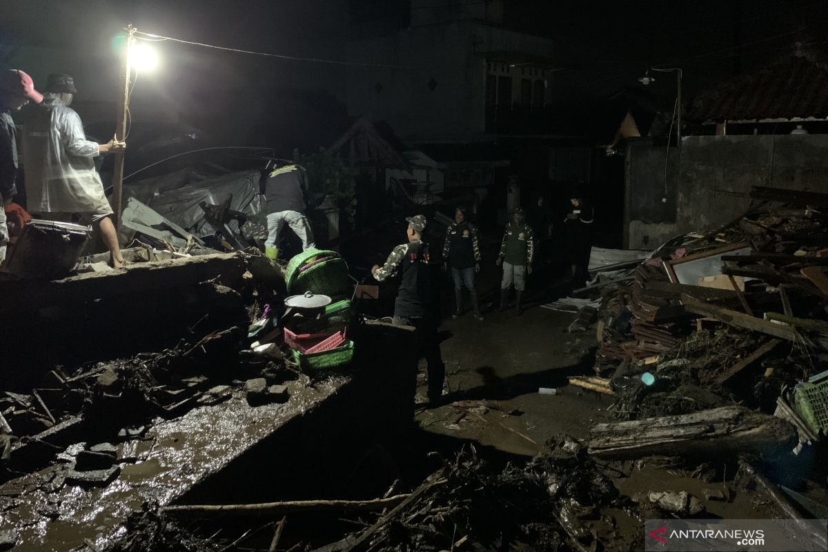 Ada 15 orang dilaporkan hanyut terseret banjir bandang di Kota Batu