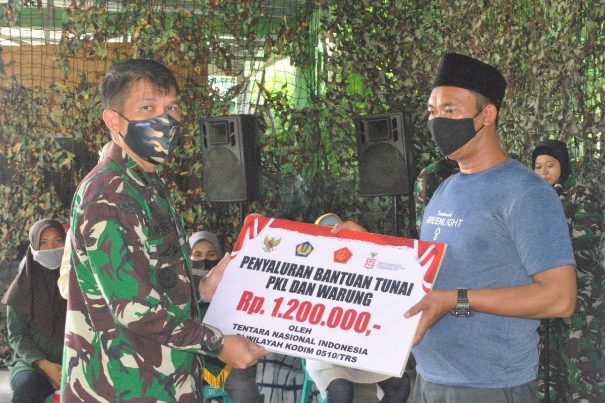 Kodim Tigaraksa salurkan bantuan untuk 4.817 PKL-warung di Tangerang