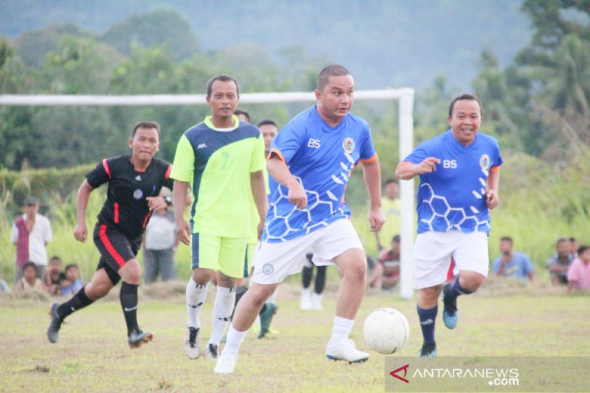 PS Pemkab Tapteng pesta gol 6-0 hadapi Avia Pinangsori, 3 gol dicetak Bupati