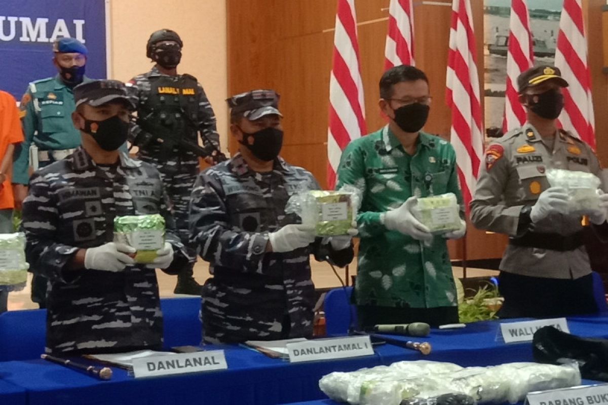 Danlantamal I serahkan 4,1 kg sabu tangkapan ke BNNP Riau