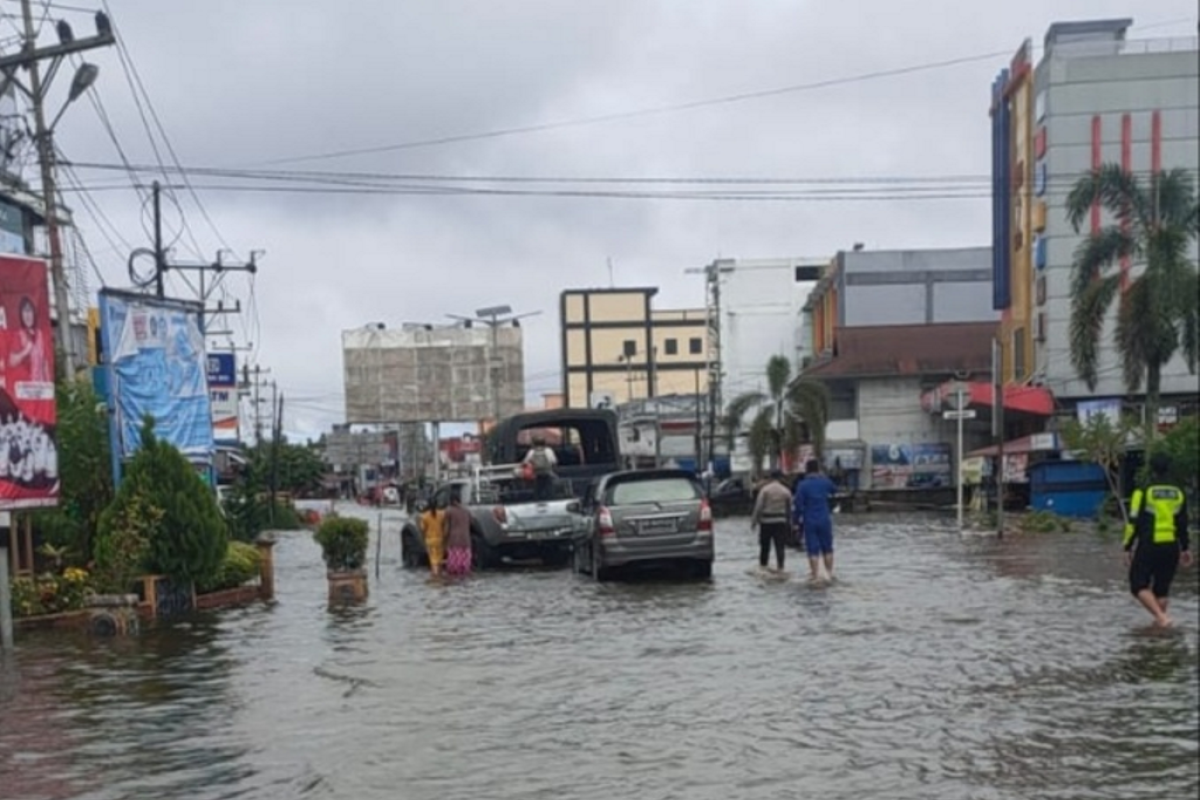 Akses jalan ke Kapuas Hulu terputus di Sintang akibat banjir