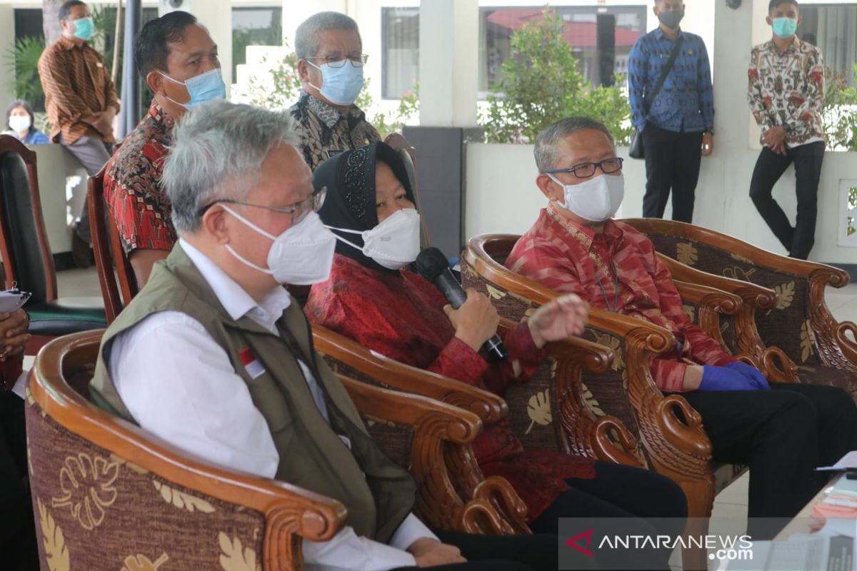 Kemensos dirikan gudang kebutuhan pokok bantu korban banjir di Kalbar