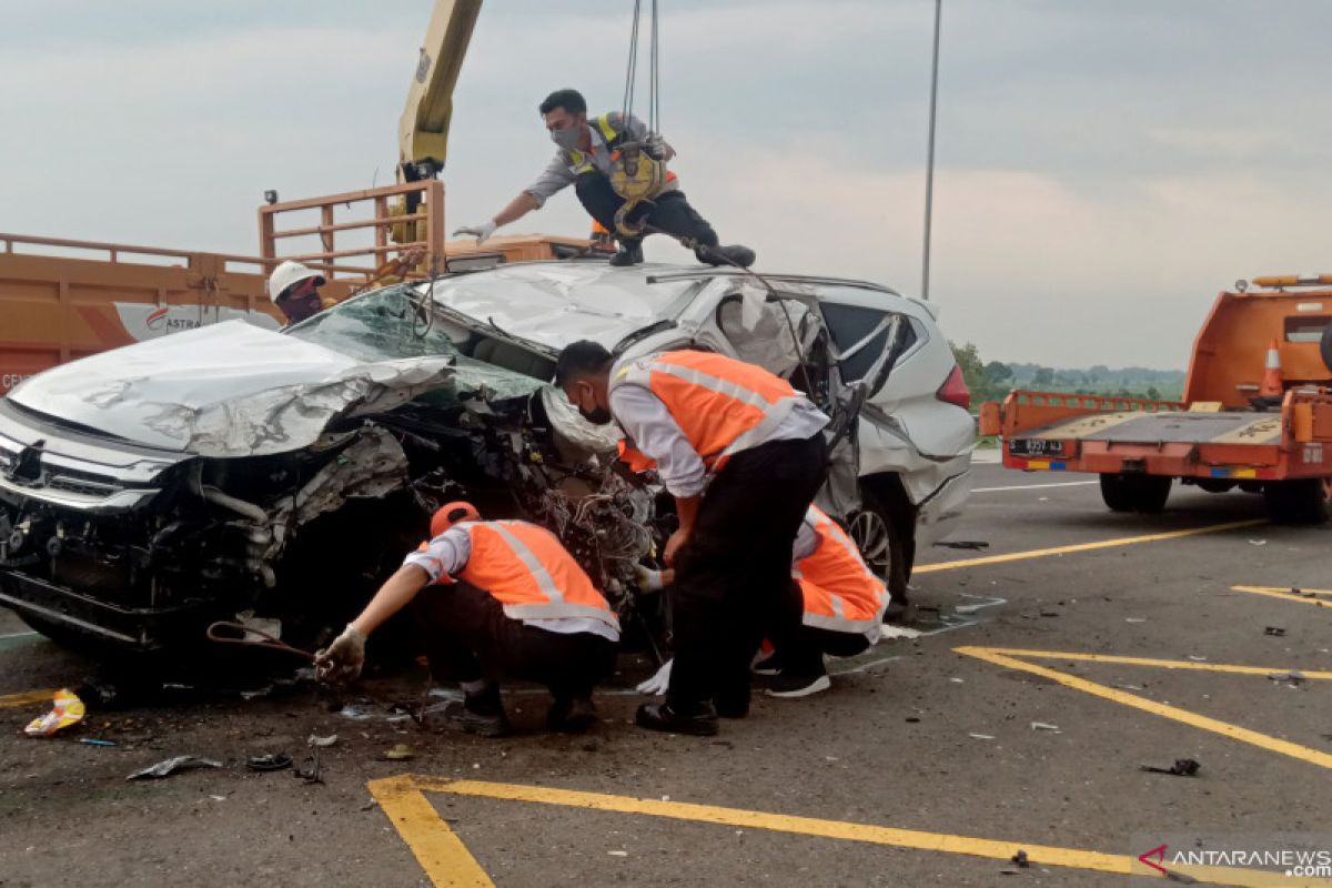 Ayah Vanessa Angel belum bisa bicara mengenai kecelakaan anaknya