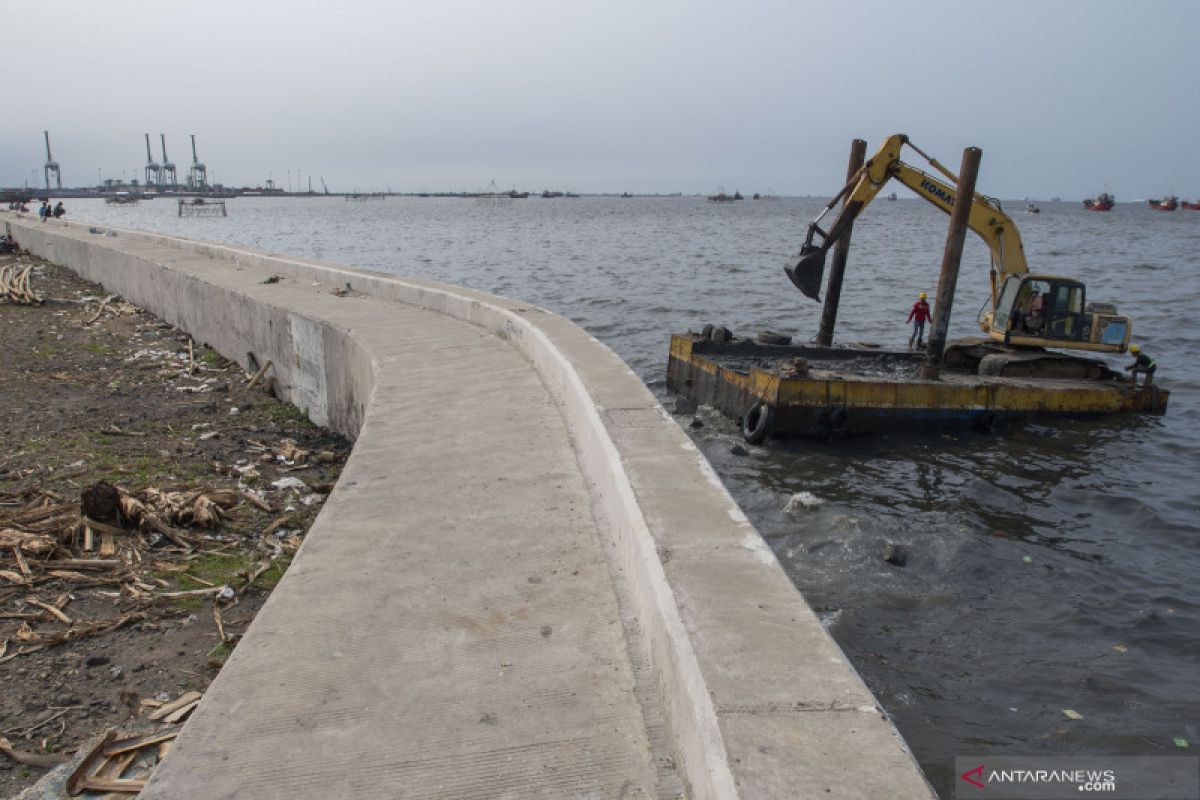 Pembangunan tanggul di pesisir utara Jakarta  dlanjutkan guna antisipasi banjir rob