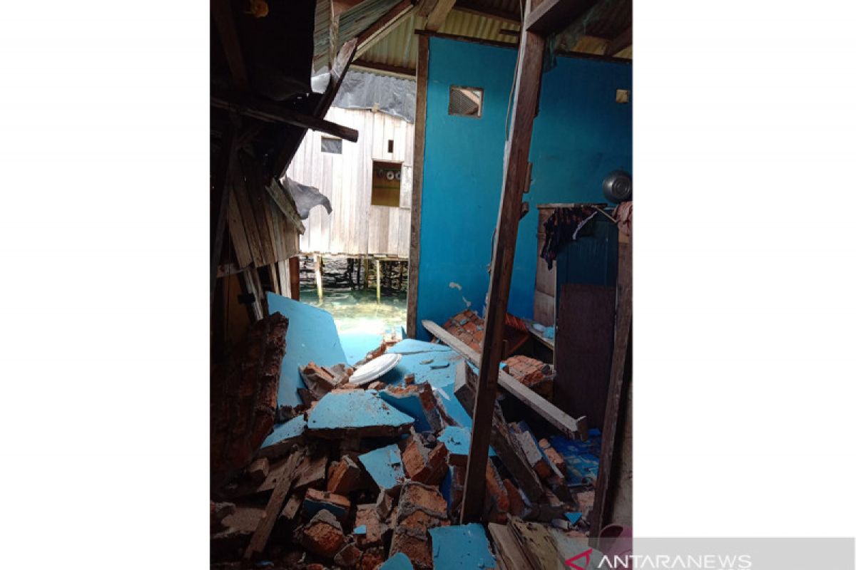 Magnitude 5.9 earthquake damaged buildings in North Seram