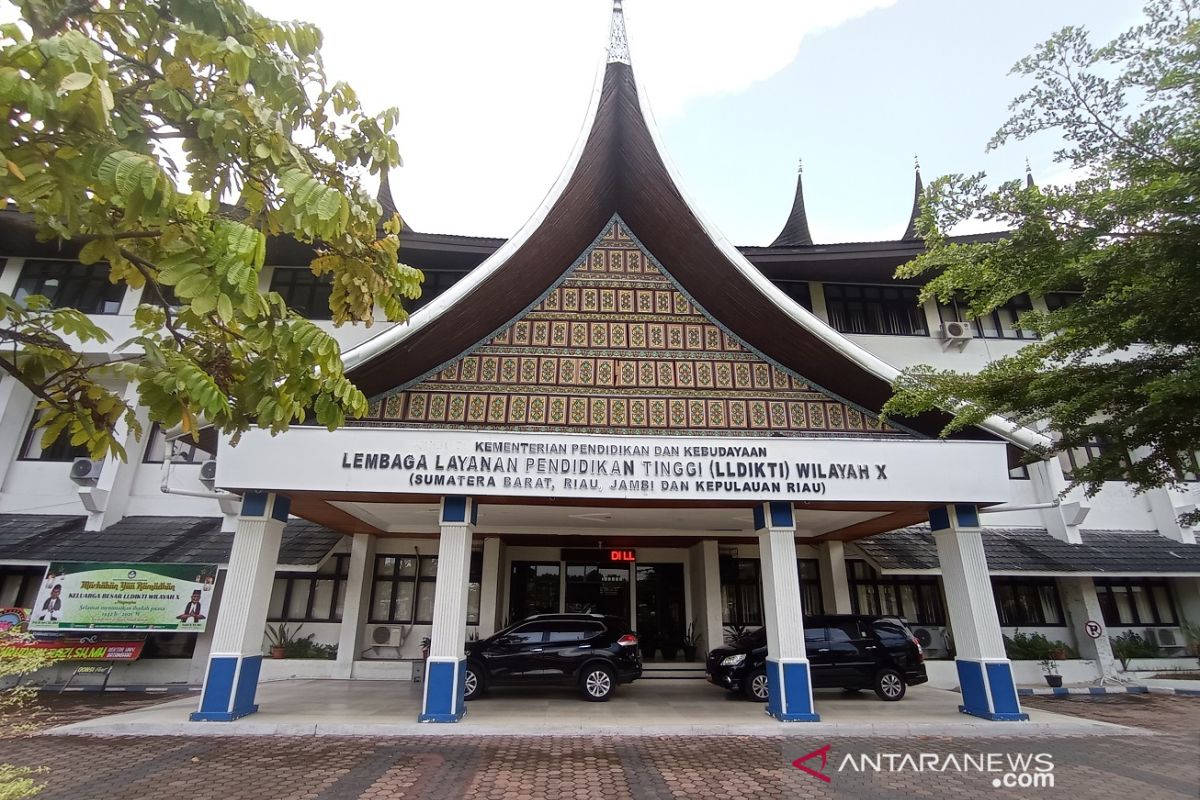 LLDIKTI-X serahkan SK pembukaan prodi baru pada Politeknik Negeri Batam