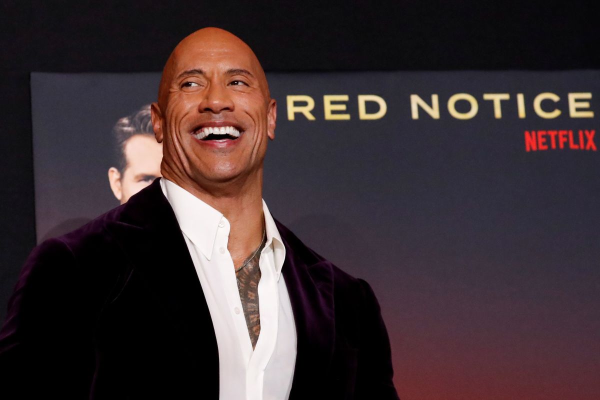 Aktor Dwayne Johnson hindari syuting pakai pistol asli usai insiden Baldwin