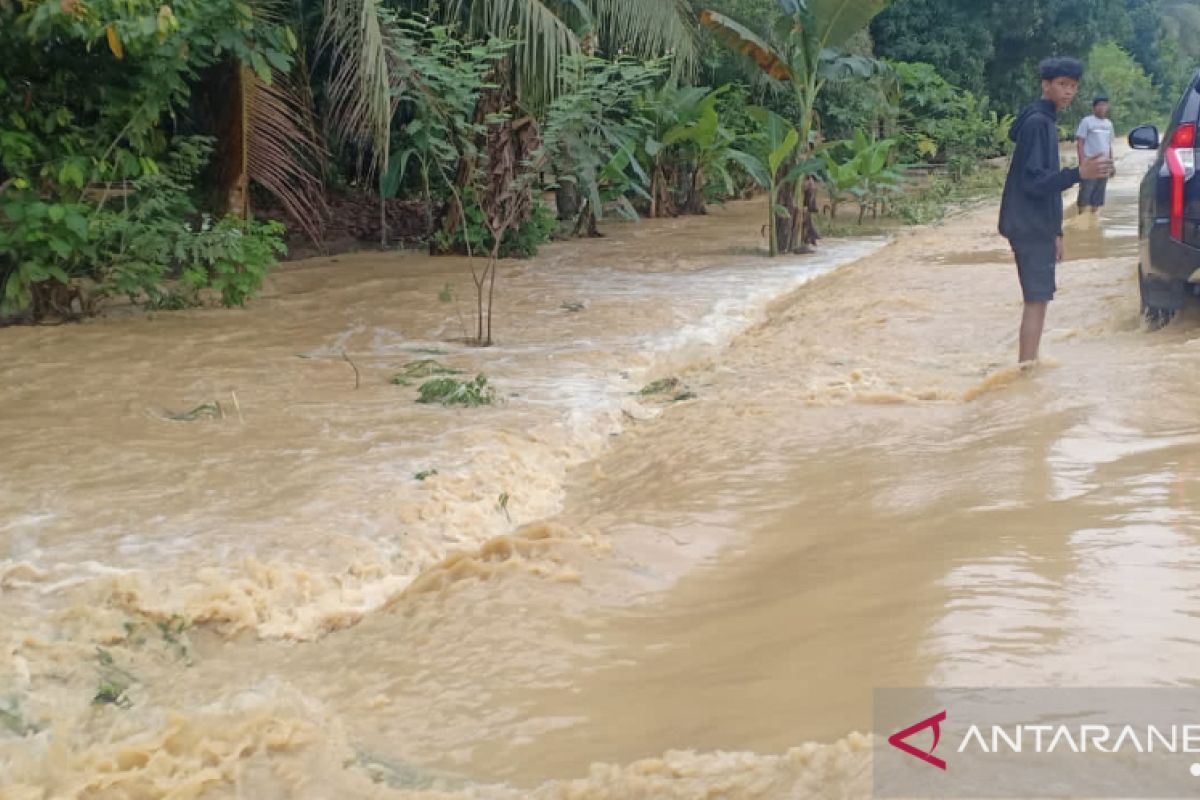 Longsor di Kilometer 17 Bontang timbulkan kemacetan panjang