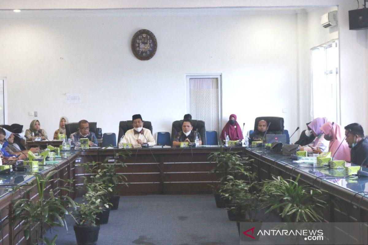 Wabup Pasaman Barat tekankan parpol tertib administrasi kelola keuangan bantuan pemerintah