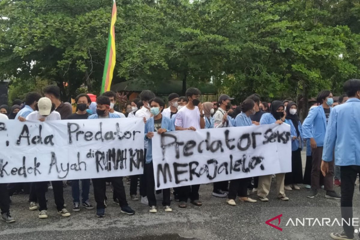 Mahasiswa demo terkait pelecehan mahasiswi Univeraitas Riau, ini kata Wakil Rektor
