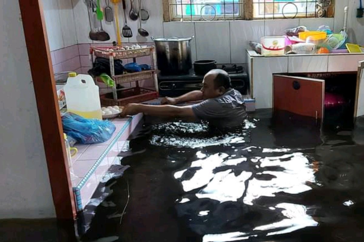 Kota Dumai masih dilanda banjir rob