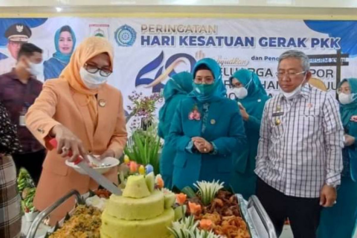 Gubernur Sulbar ajak masyarakat lestarikan budaya gotong-royong