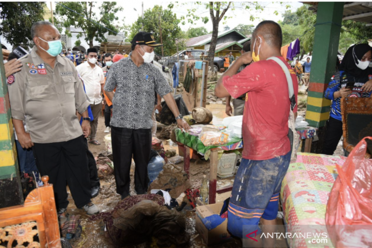 Gubernur Rusli pantau banjir di Gorontalo Utara