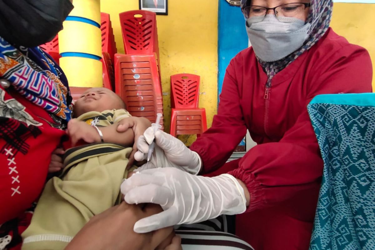 Pneumonia vaccination to boost children's life expectancy in Indonesia