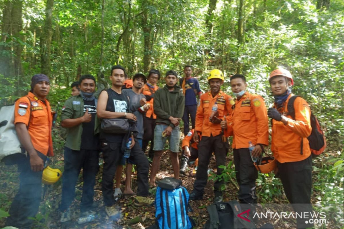 SAR Kupang berhasil selamatkan lima pendaki yang hilang selama 15 jam