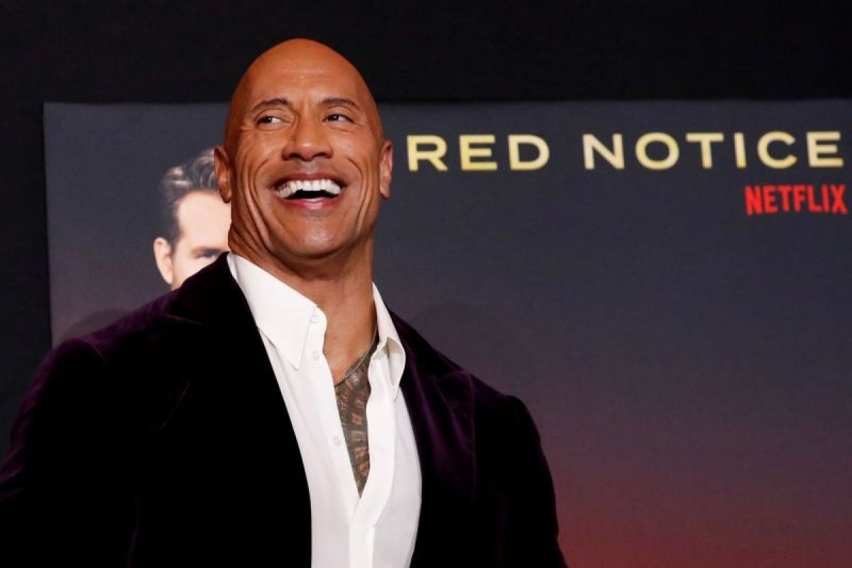 Dwayne Johnson hindari syuting pakai pistol asli usai insiden yang dialami Baldwin