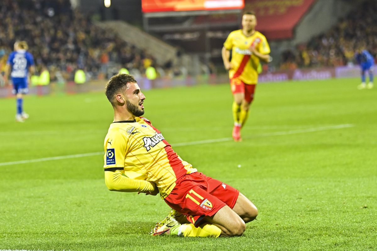 Clauss cemerlang ketika Lens remukkan Troyes 4-0