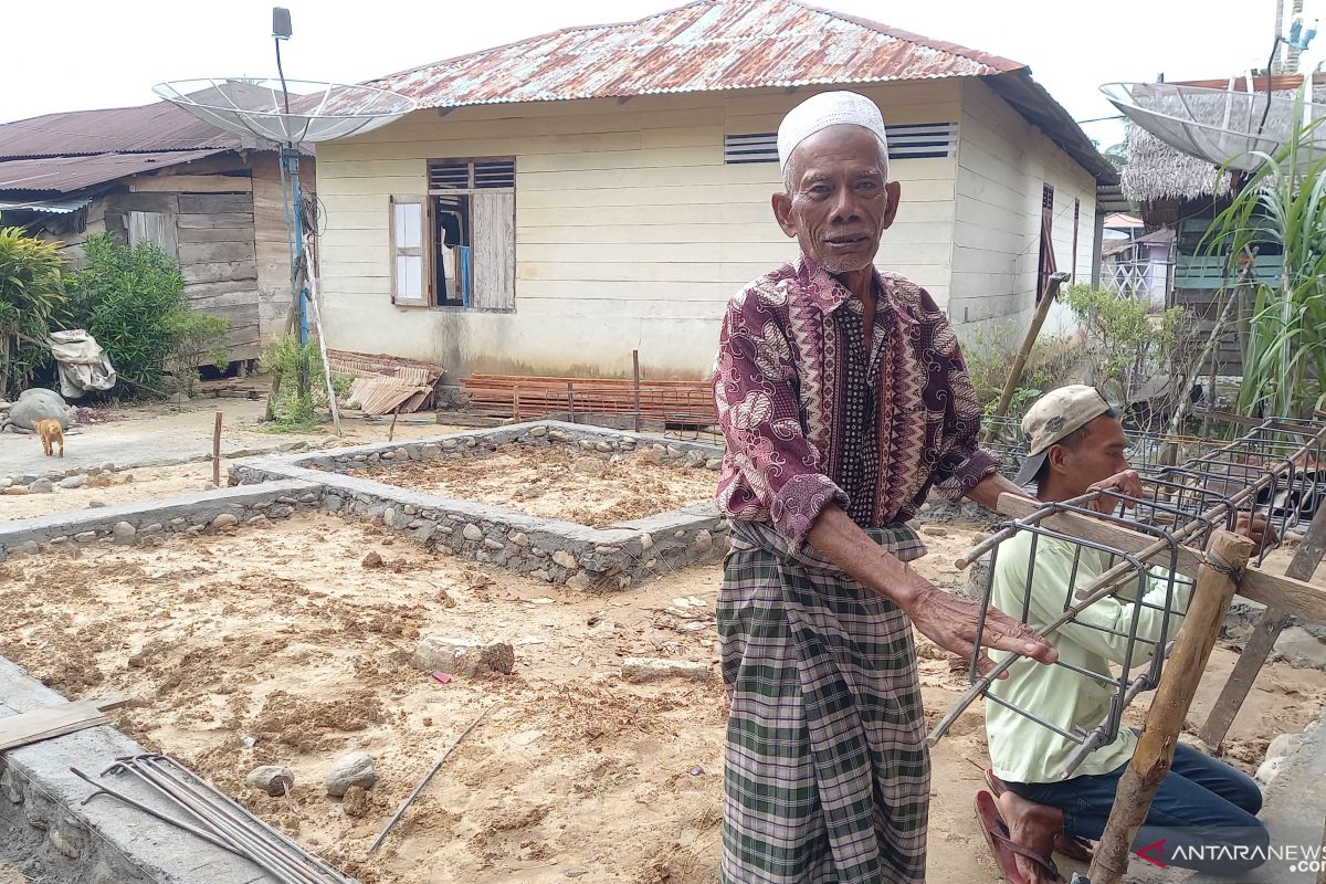 Saat ini rumah Rusmawati dalam tahap pembangunan