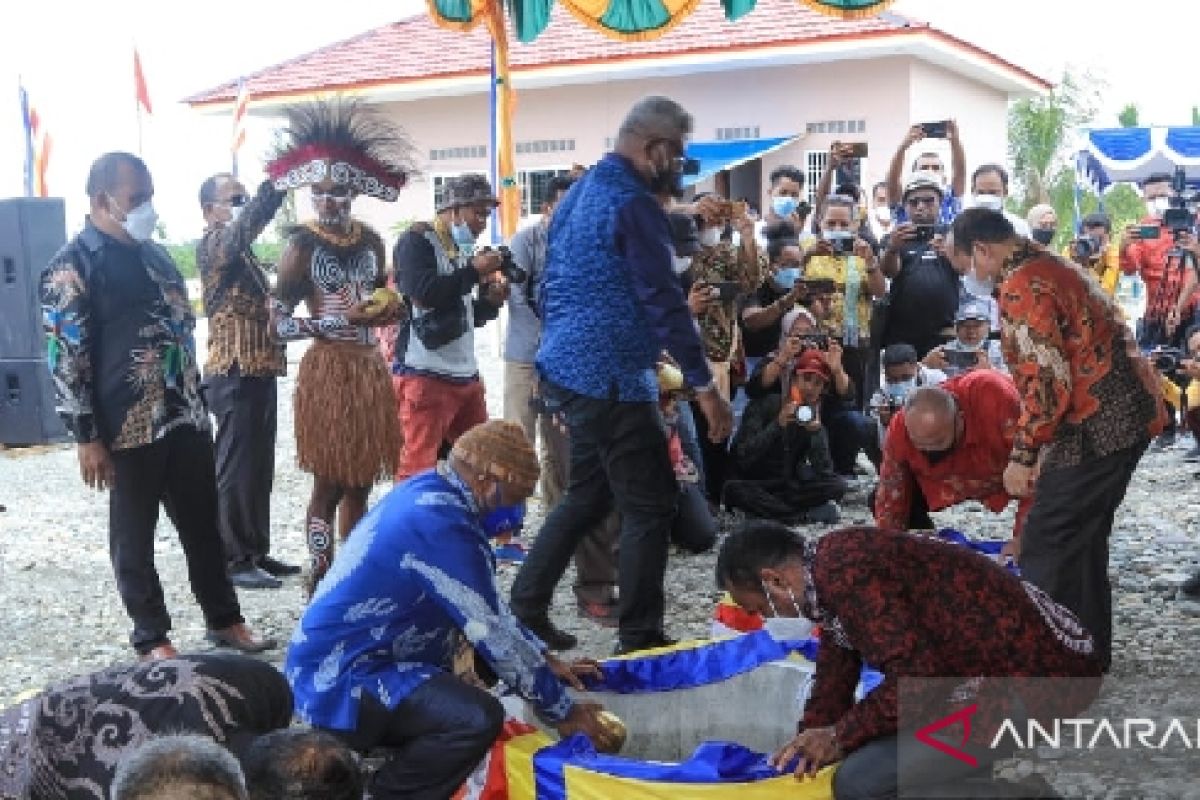 Bupati Mamteng bantu pembangunan Vihara di Timika Papua Rp100 juta