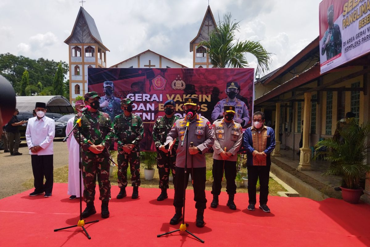 Panglima TNI -Kapolri pantau vaksinasi di Labuan Bajo