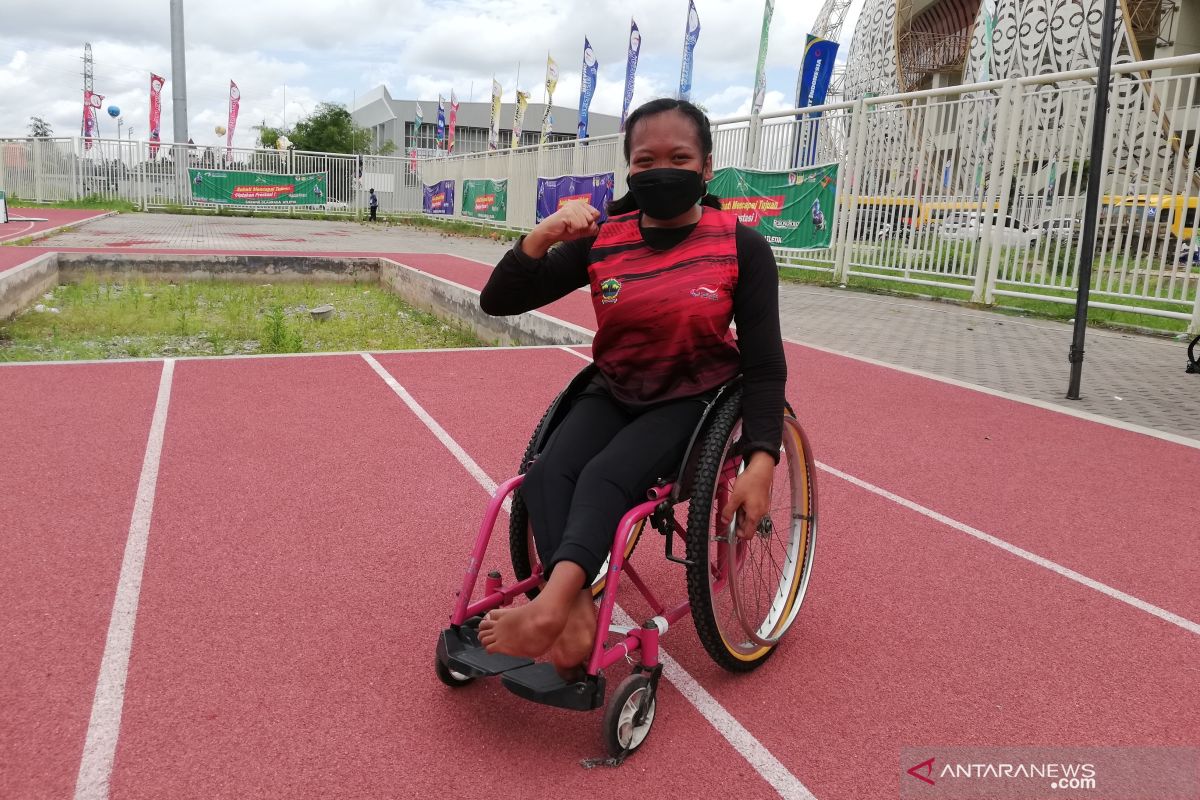 Putri Ayu raih emas 400 meter putri Peparnas