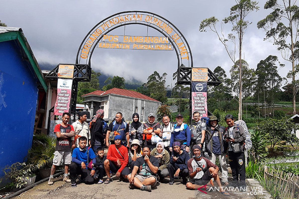 8 pendaki ikuti "Pendakian Bersama Napas Tua ke Gunung Slamet"