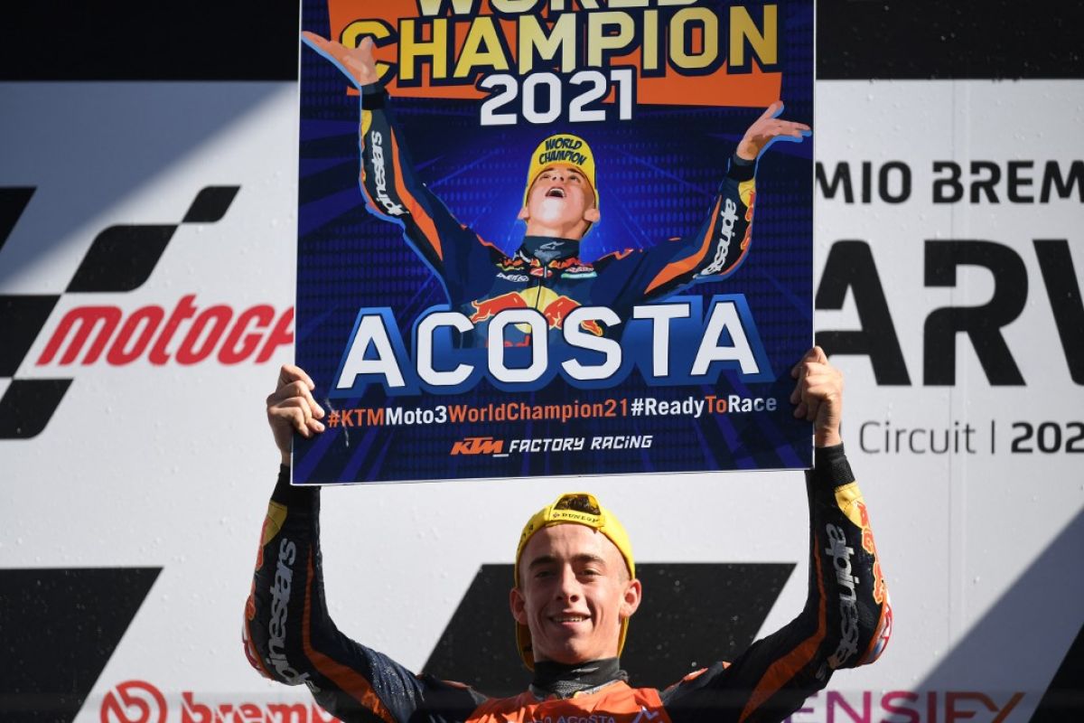 Pedro Acosta juara dunia Moto3 di usia 17 tahun