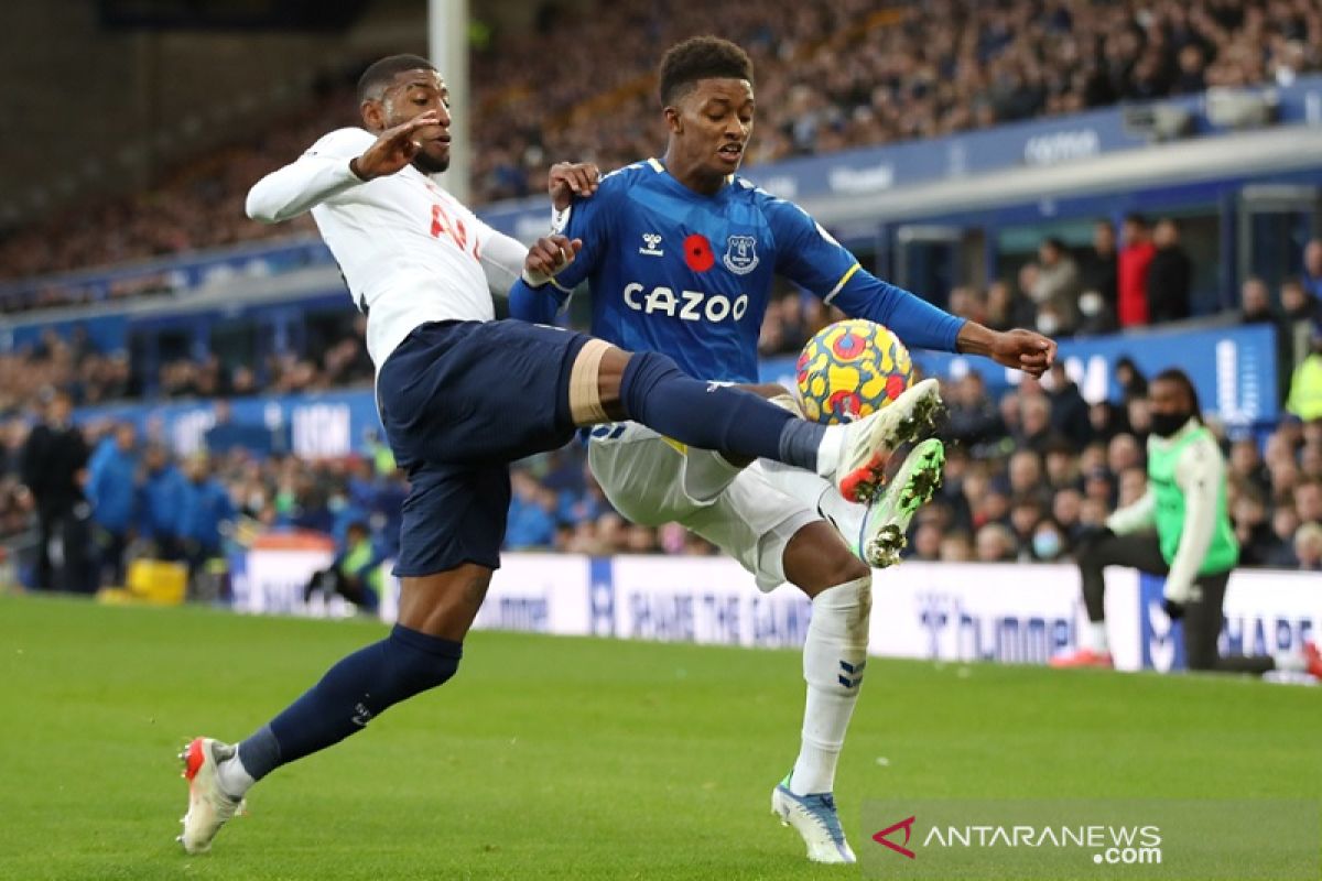 Tottenham cuma petik satu poin pada comeback Conte