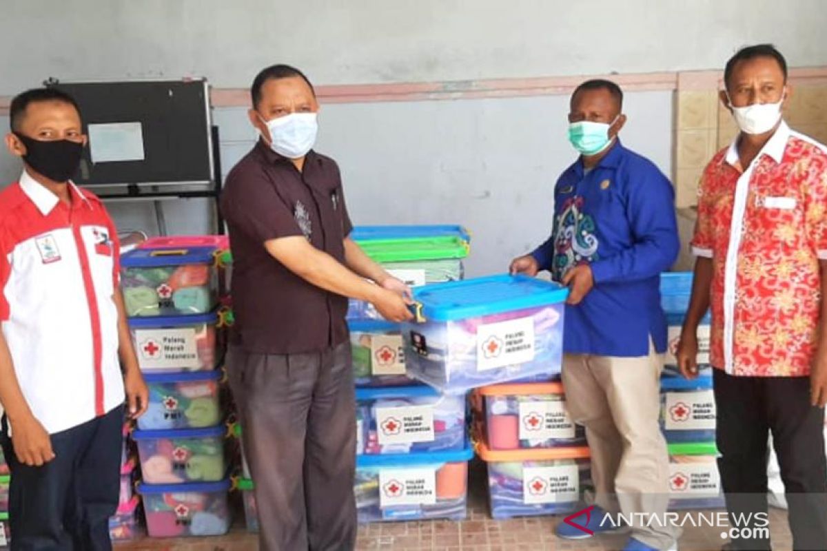 PMI Gorontalo serahkan bantuan bagi korban banjir Bone Bolango