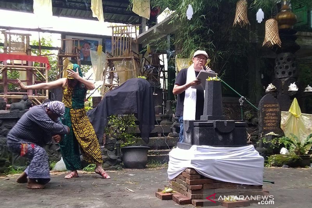 Komunitas Lima Gunung mengenang Rendra