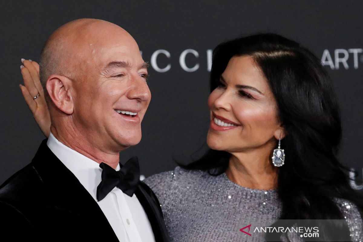 Saham Amazon melonjak, Jeff Bezos untung 20 miliar dolar