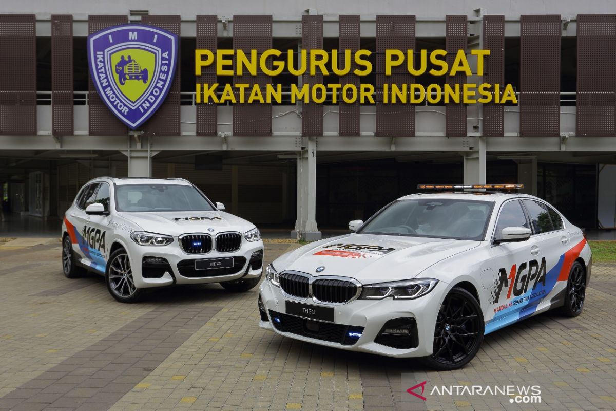 Dua mobil listrik BMW "official car" IATC dan WSBK Mandalika