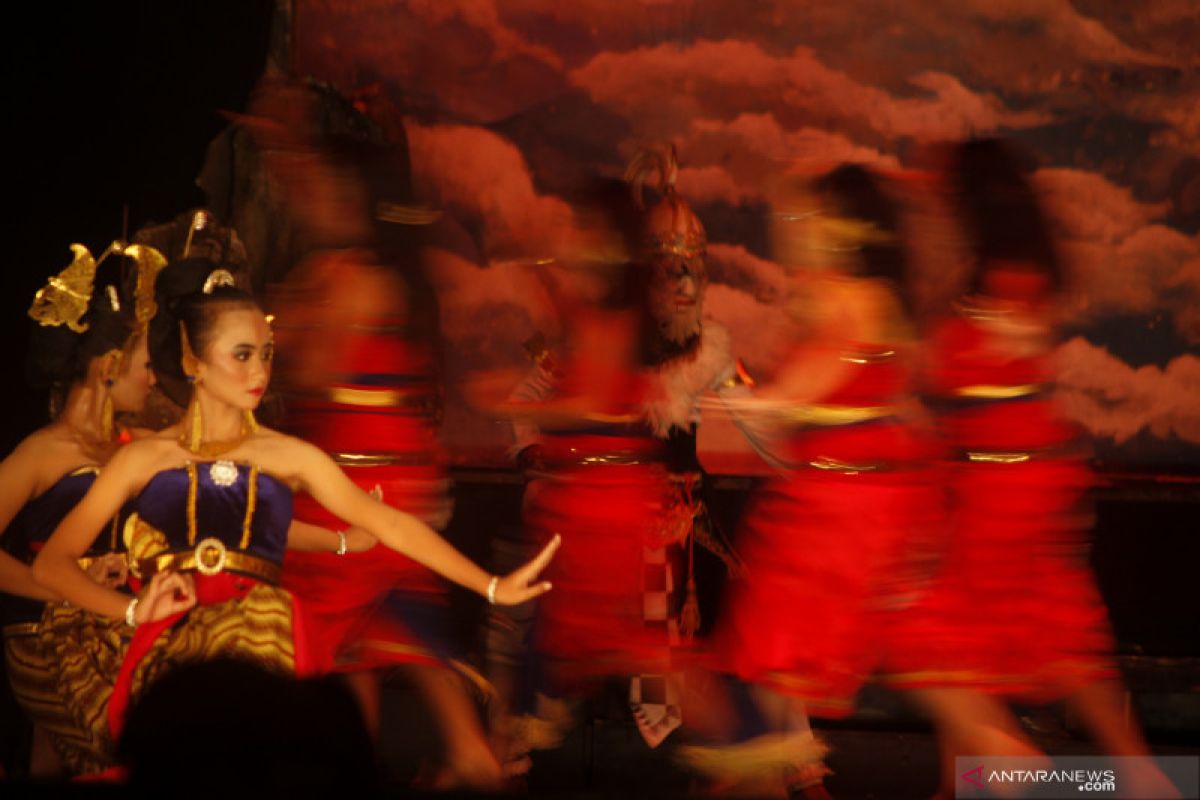 Indonesian contemporary dancers awe French audiences