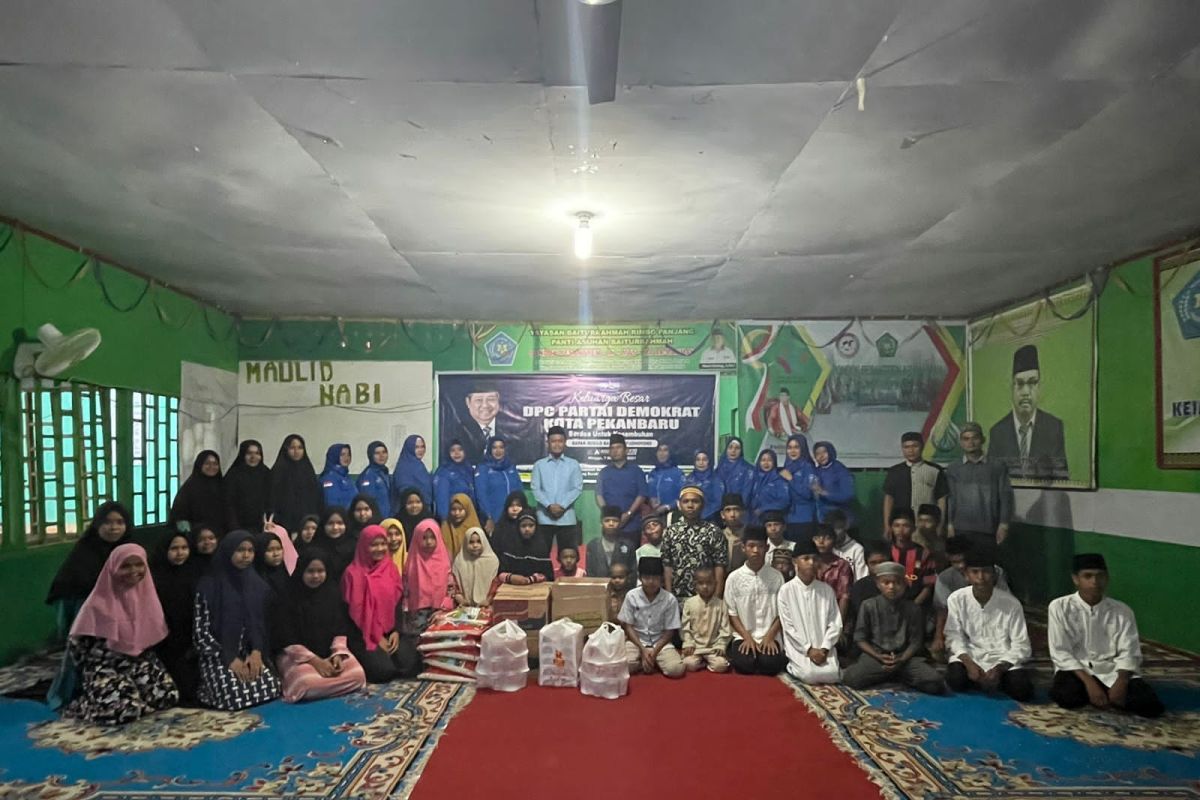 Demokrat Pekanbaru gelar doa bersama anak yatim piatu untuk kesembuhan SBY