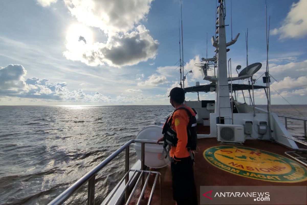 SAR Pontianak cari dua korban tabrakan kapal motor di Selat Karimata