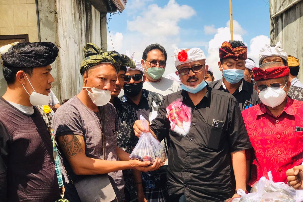 Wabup Bangli hadiri pembagian ikan untuk anak di Desa Batur Utara