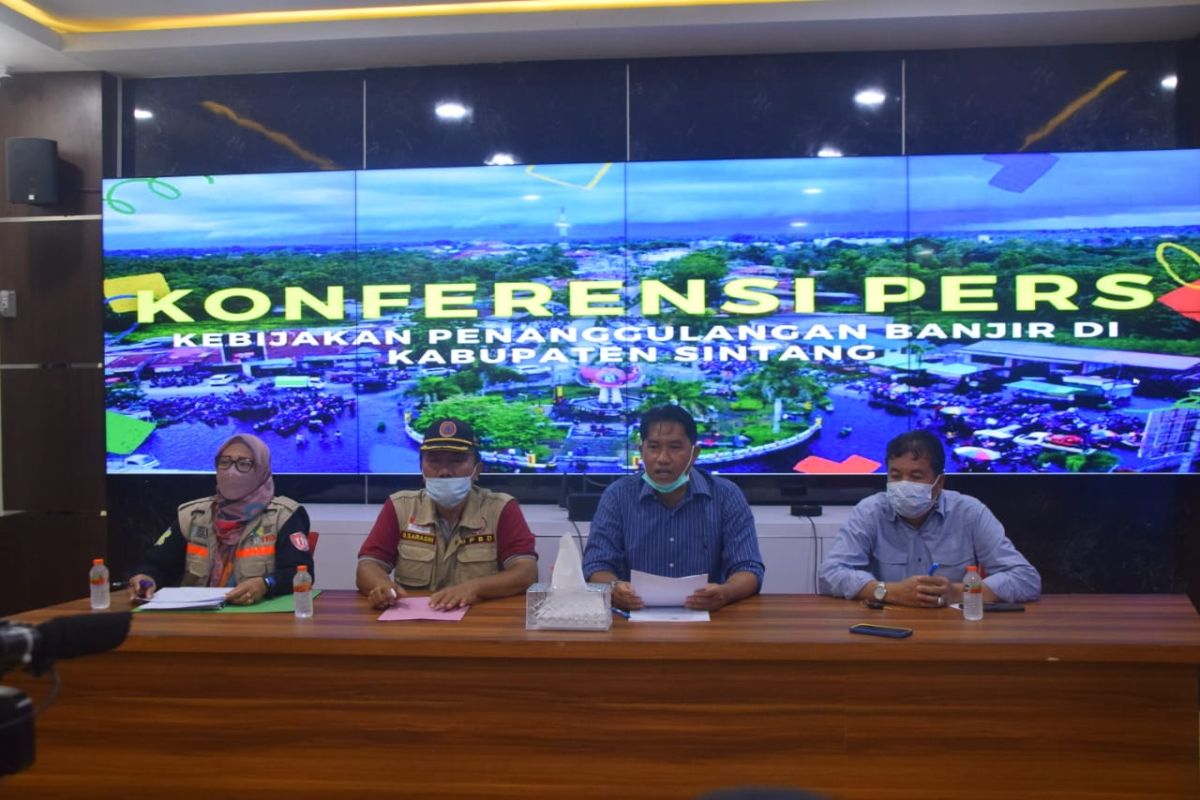 Pemkab Sintang siapkan 32 tempat pengungsian korban banjir